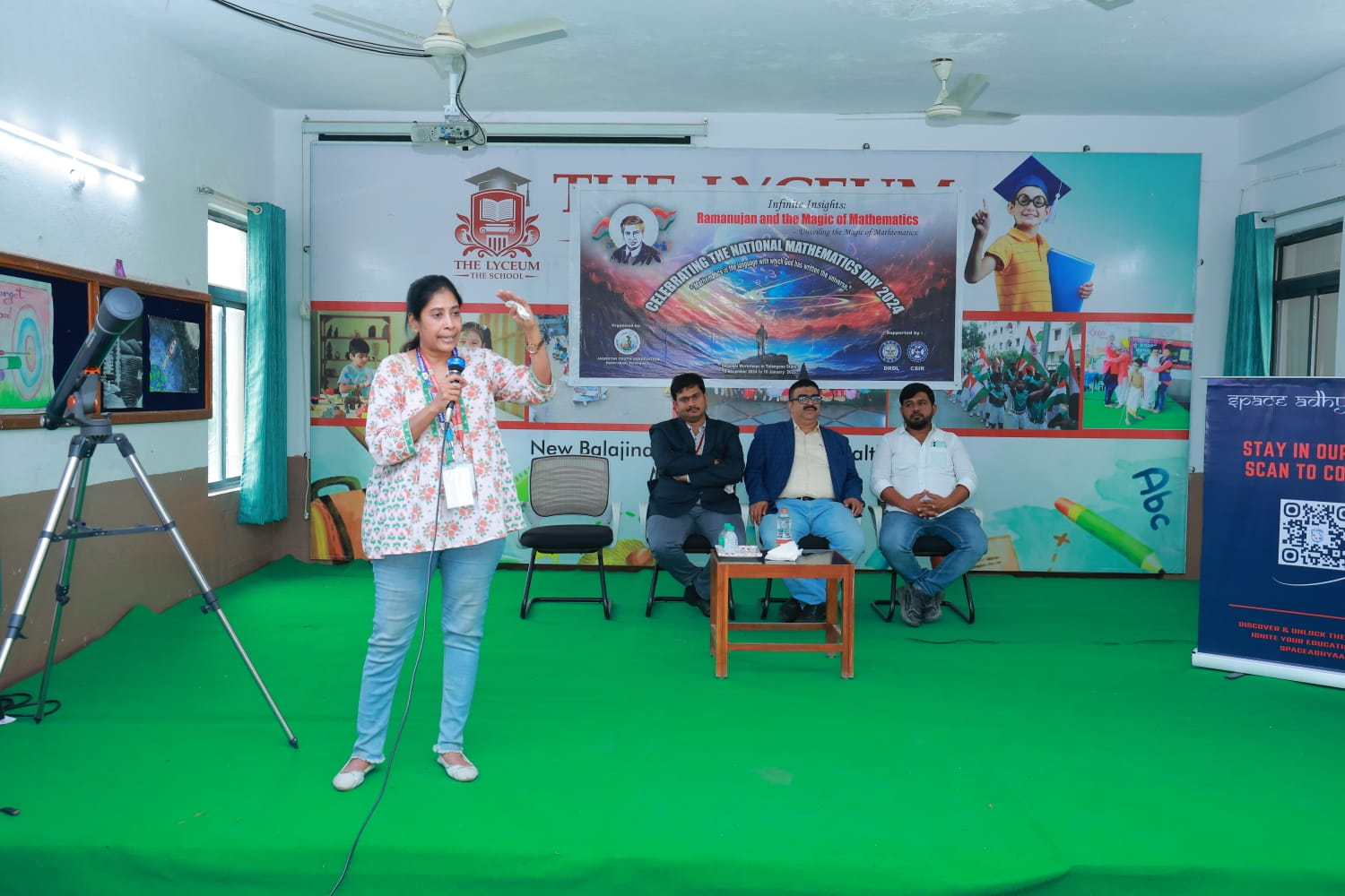 Expert speaking during the mathematics programme